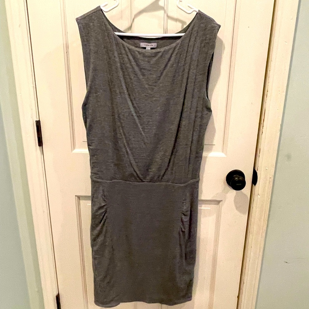 EUC Women’s Medium Athleta Grey dress. Ruching on side of dress.